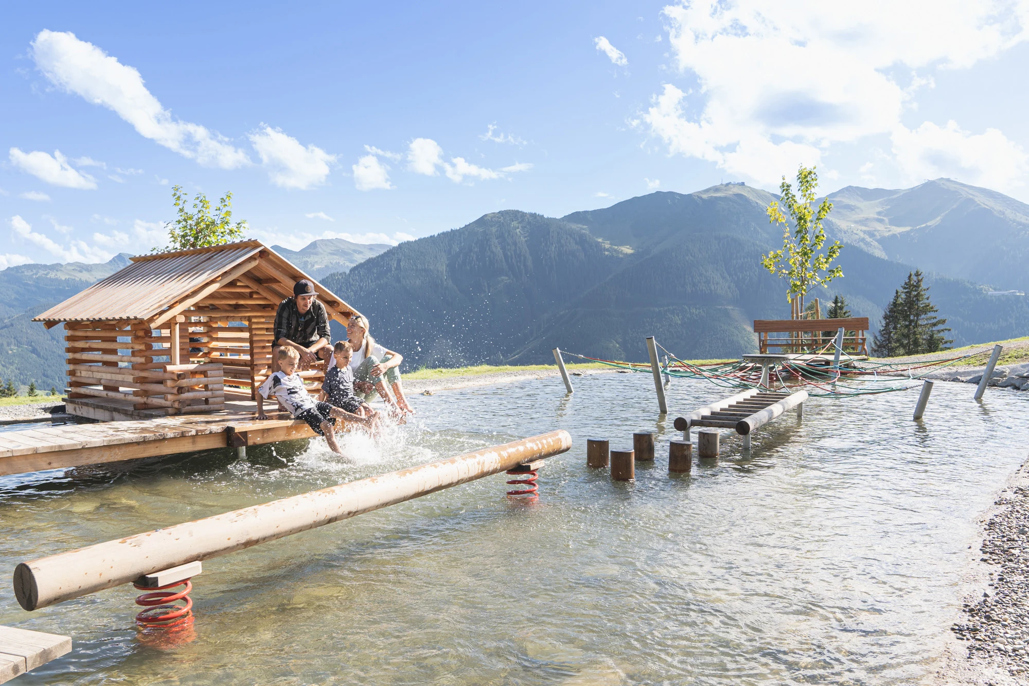 Wasserspiel am Bergspielplatz
