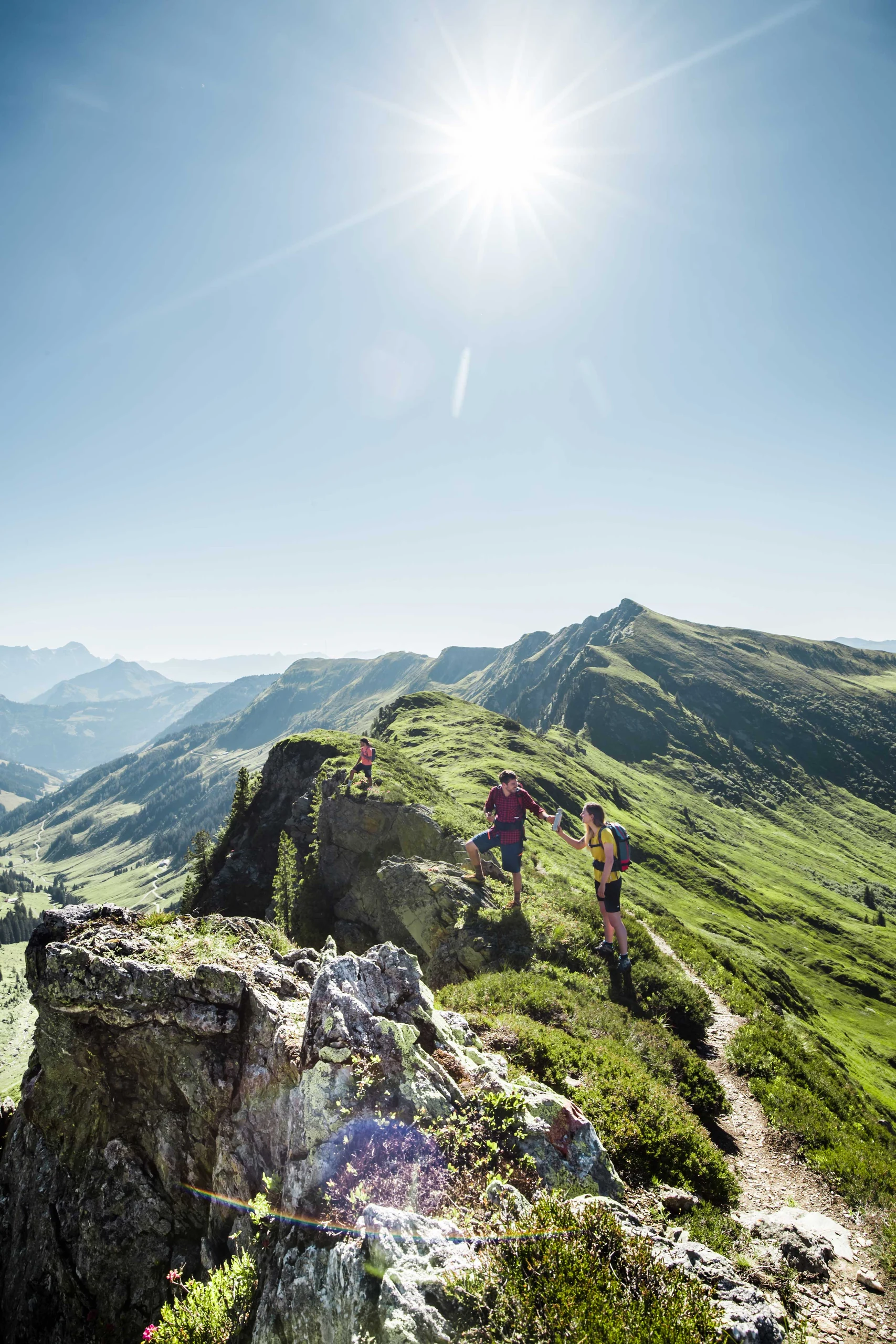 Wanderer auf einem Berggrat