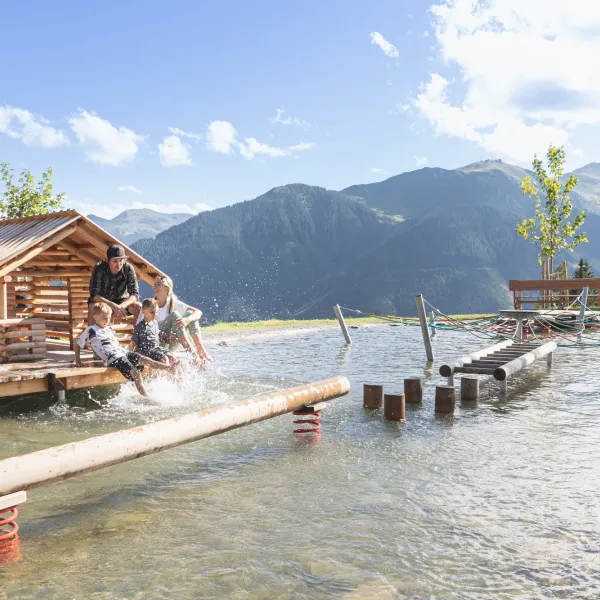 Wasserspiel am Bergspielplatz